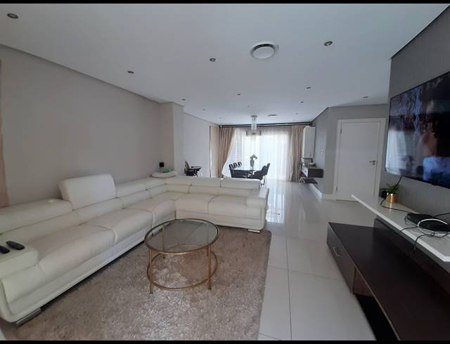 3 BEDROOM TOWNHOUSE TO LET IN IZINGA